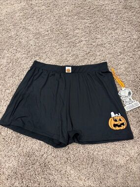 Peanuts Black Women's Pajama Shorts with Orange Pumpkin Accent